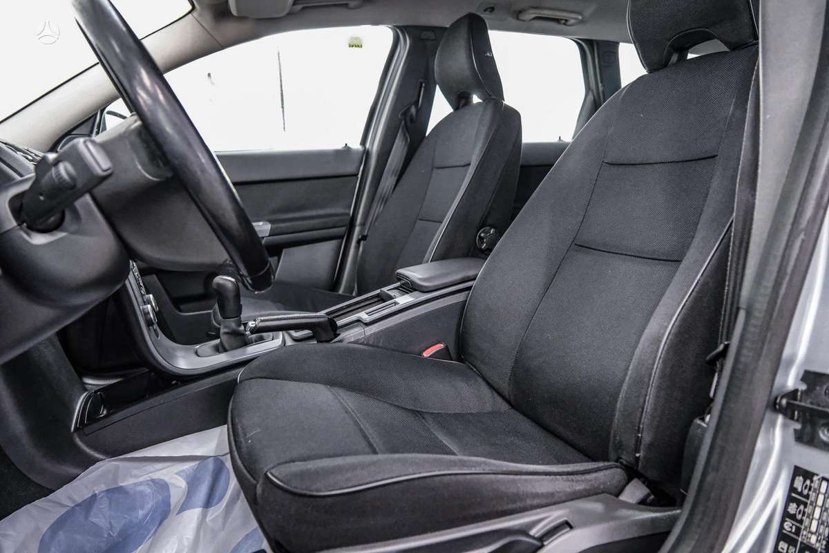 Volvo V50 2010 — photo 6