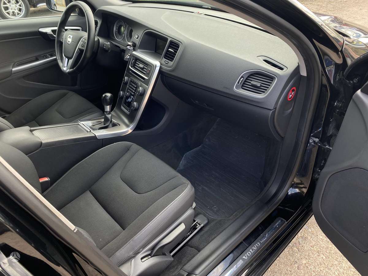 Volvo V60 2011 — photo 12