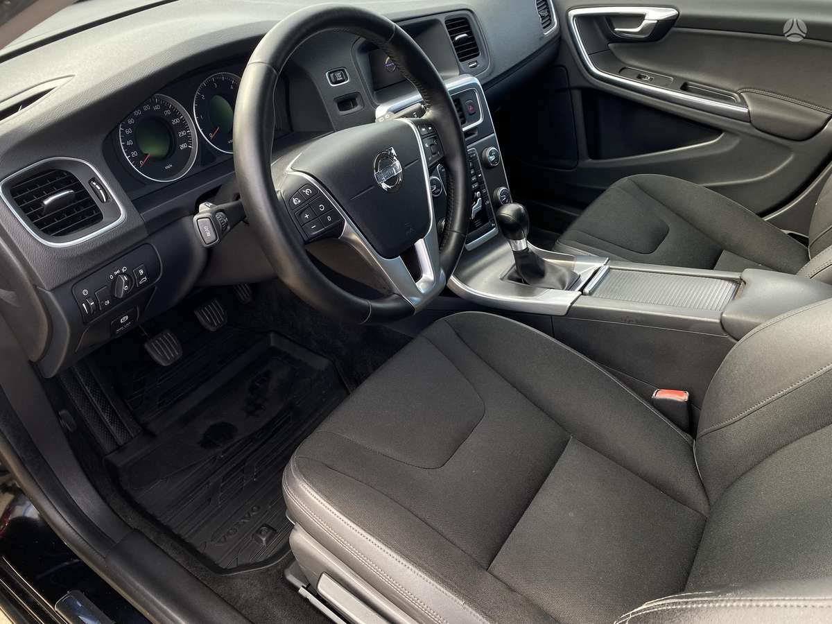 Volvo V60 2011 — photo 13