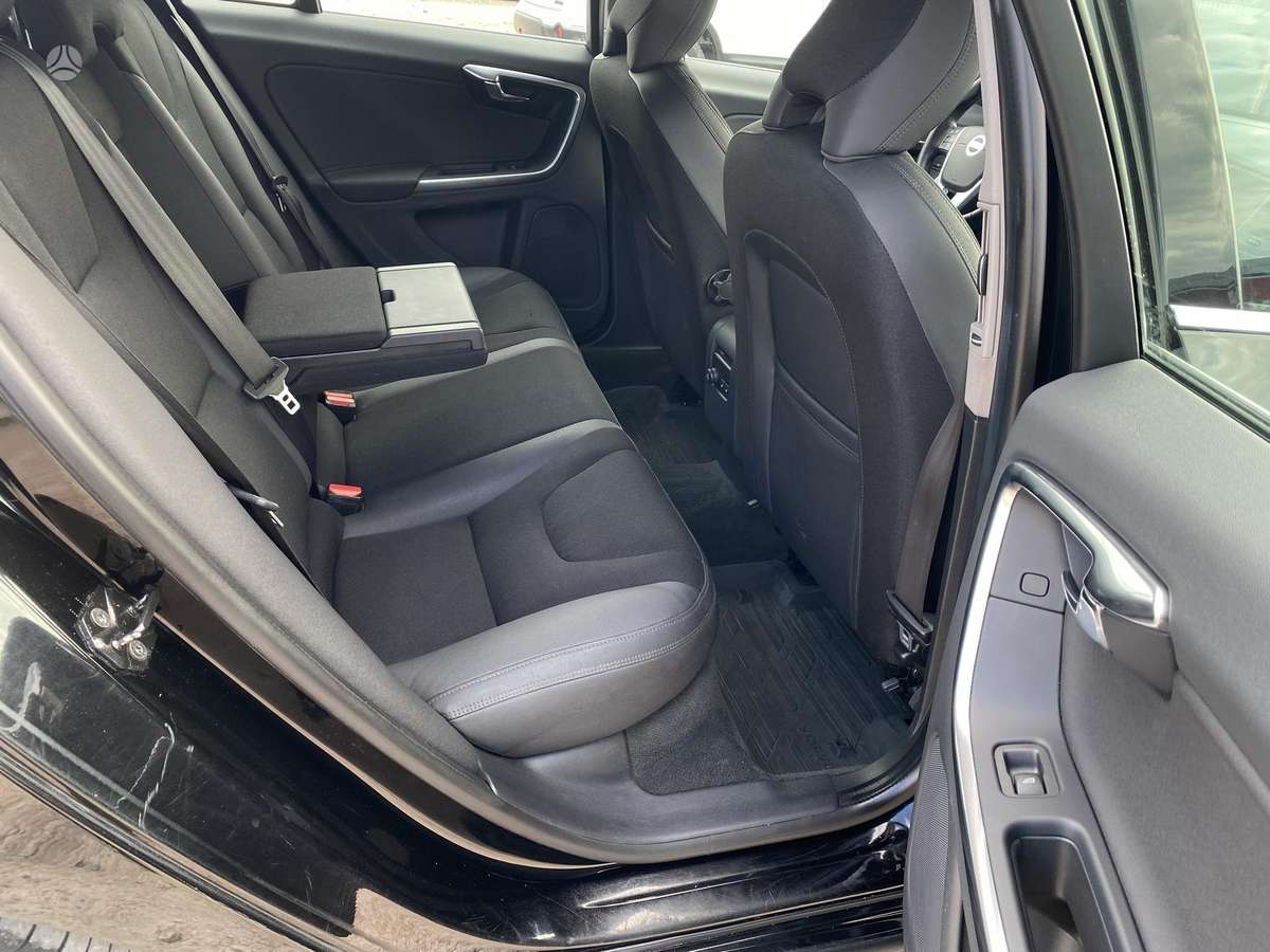 Volvo V60 2011 — photo 14