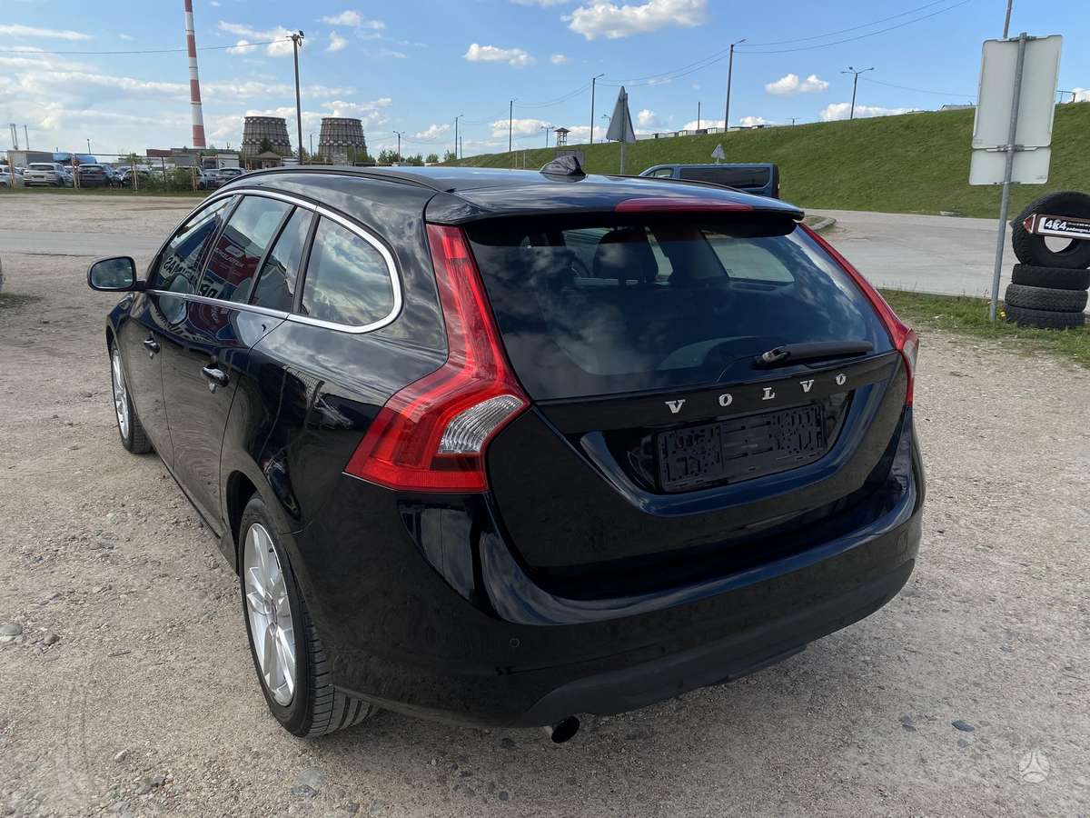 Volvo V60 2011 — rear view