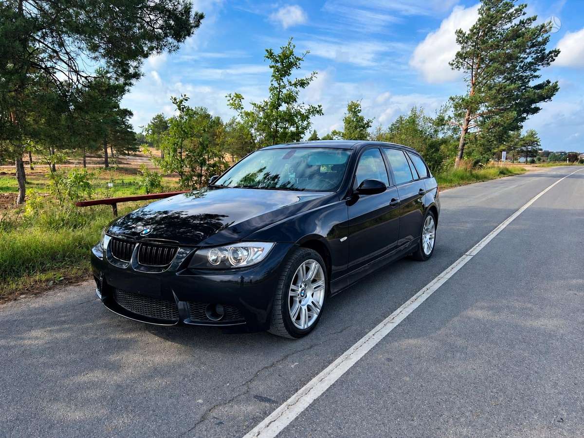 BMW 320 2008 — вигляд ззаду