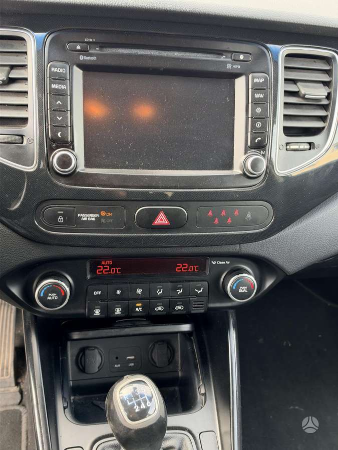 Kia Carens 2015 — салон