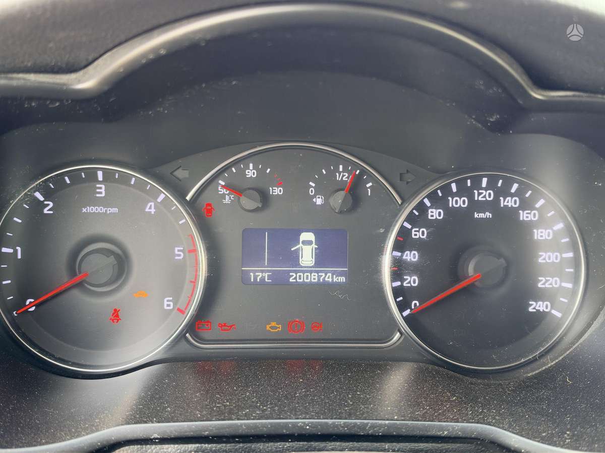 Kia Carens 2015 — двигун 1700 cm³, 116 HP (85kW)