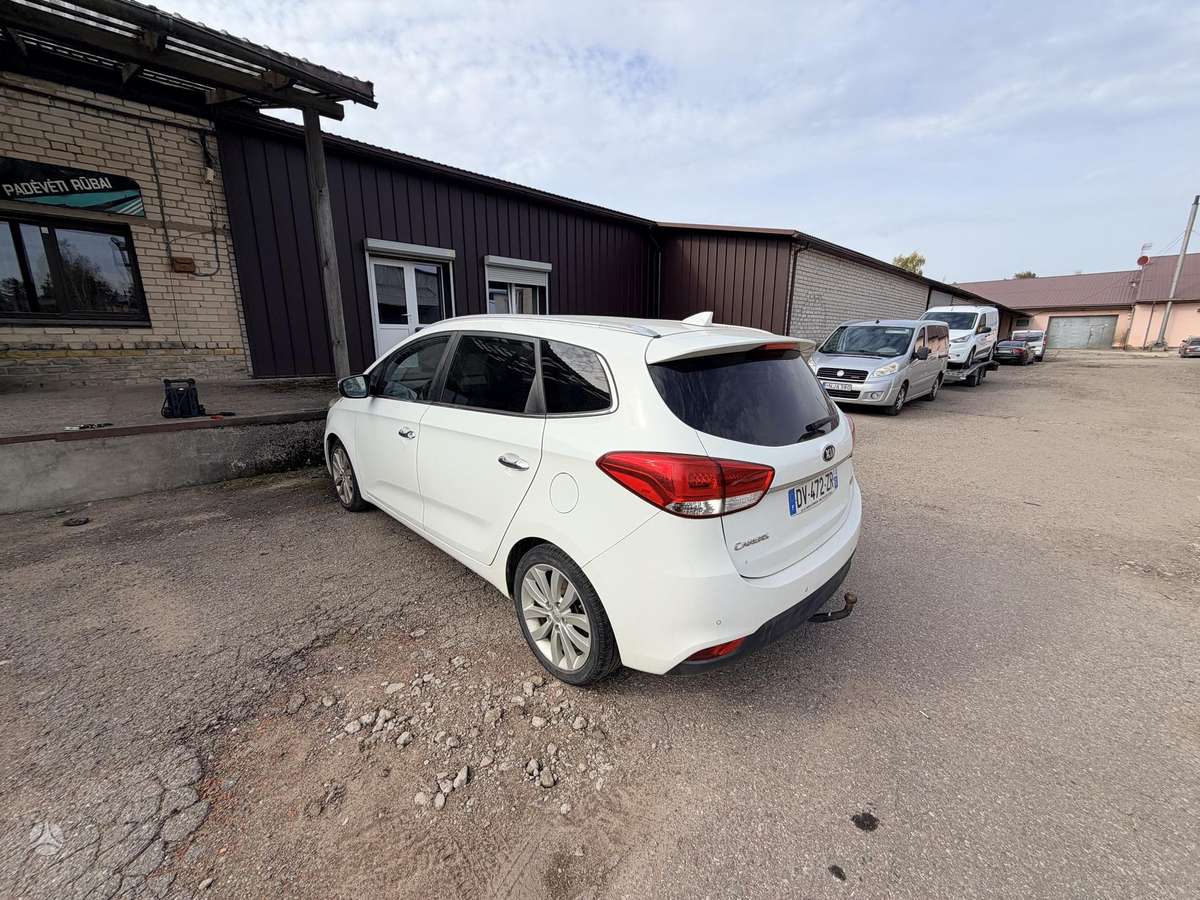 Kia Carens 2015 — фото 6