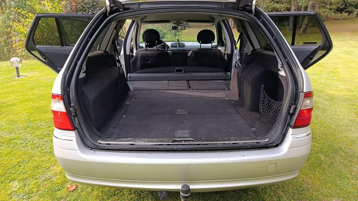 Mercedes-Benz E320 2004 — photo 10