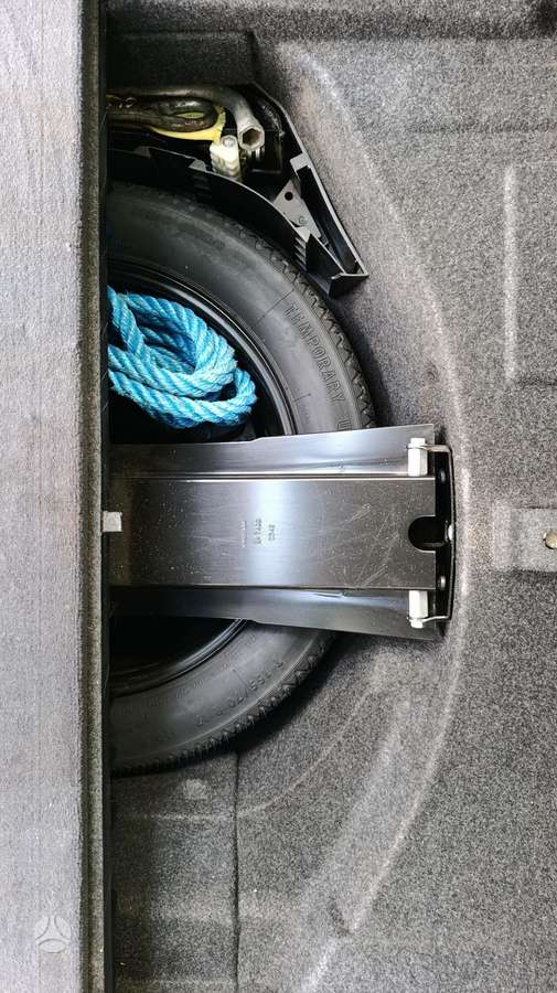 Mercedes-Benz E320 2004 — photo 12