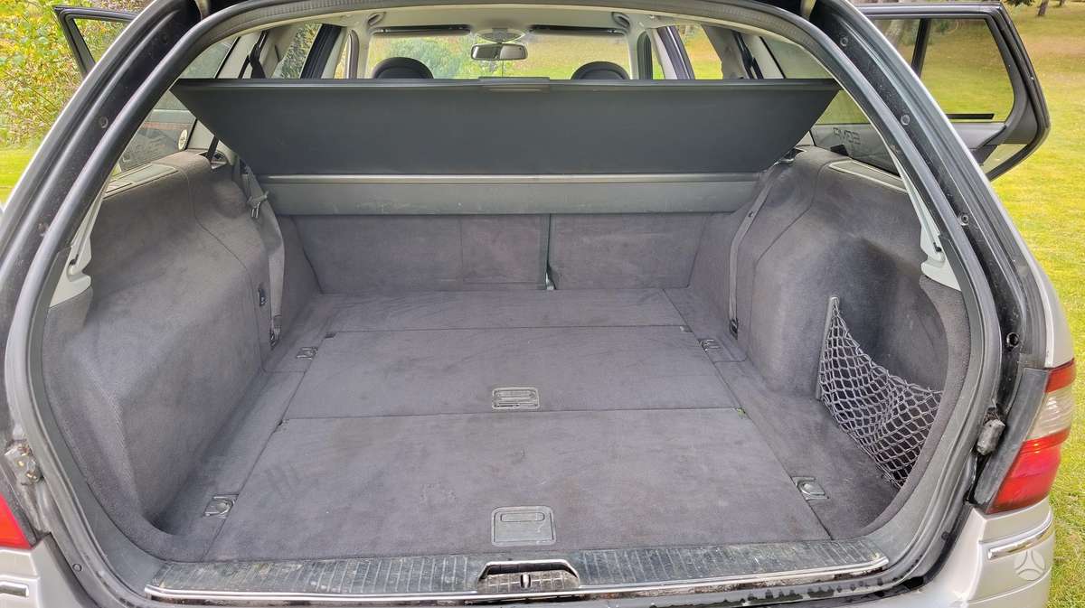 Mercedes-Benz E320 2004 — photo 13