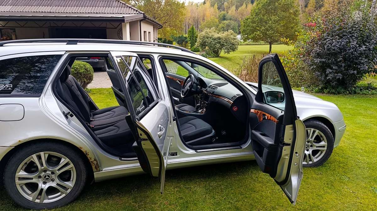 Mercedes-Benz E320 2004 — photo 15
