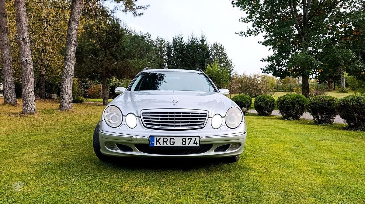 Mercedes-Benz E320 2004 — rear view