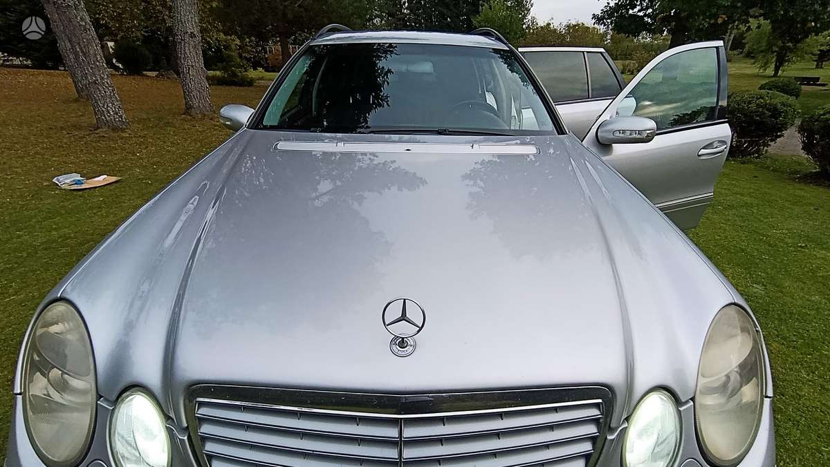 Mercedes-Benz E320 2004 — photo 20
