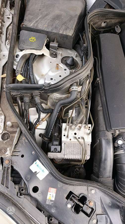 Mercedes-Benz E320 2004 — photo 25