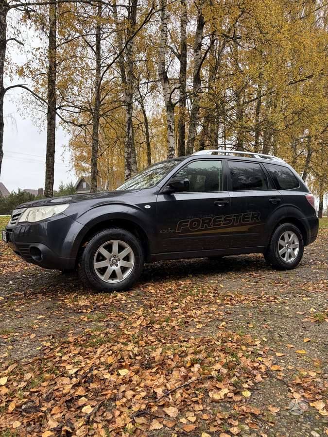 Subaru Forester 2012 — салон