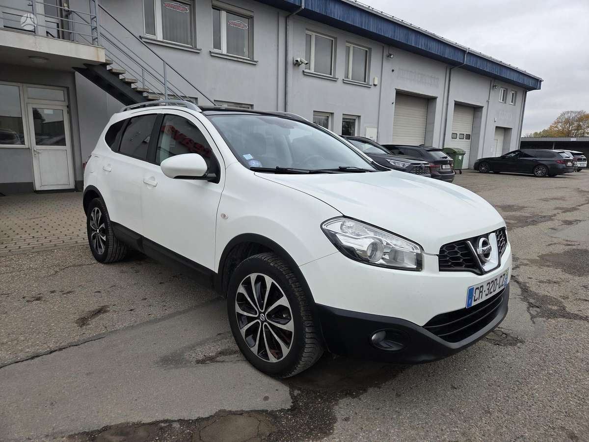 Nissan Qashqai+2 2013 — interior