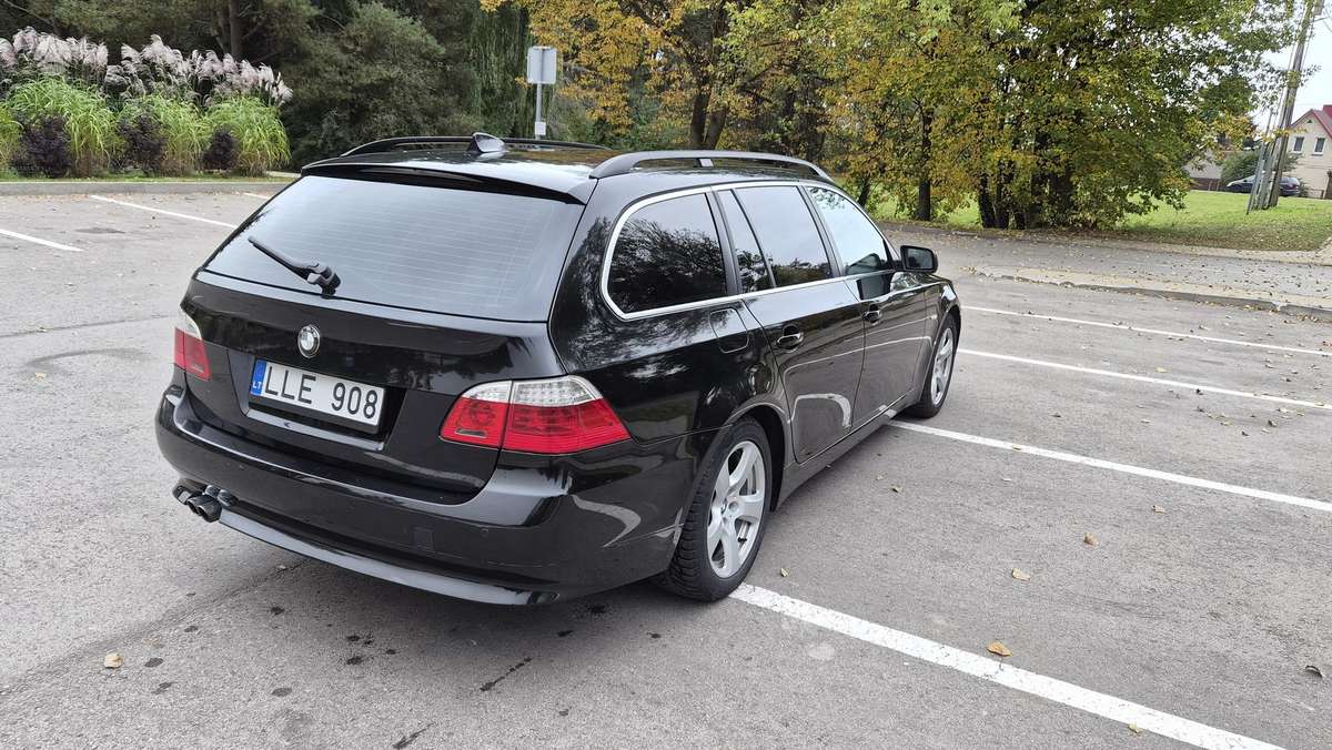 BMW 530 2007 — вигляд ззаду
