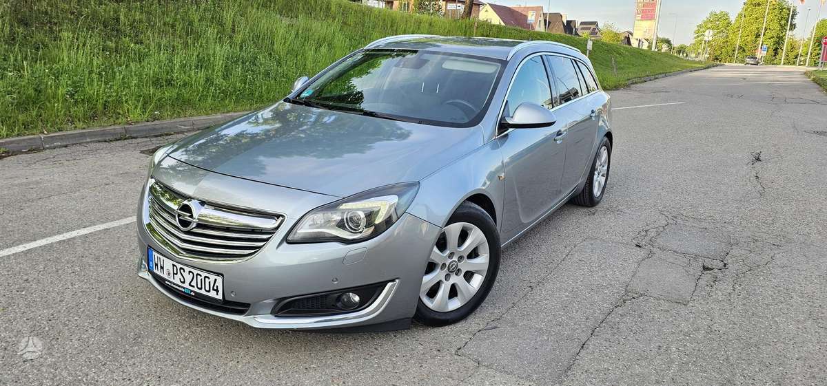 Opel Insignia 2014 — вигляд ззаду