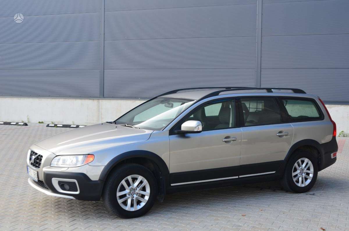 Volvo XC70 2009 — rear view