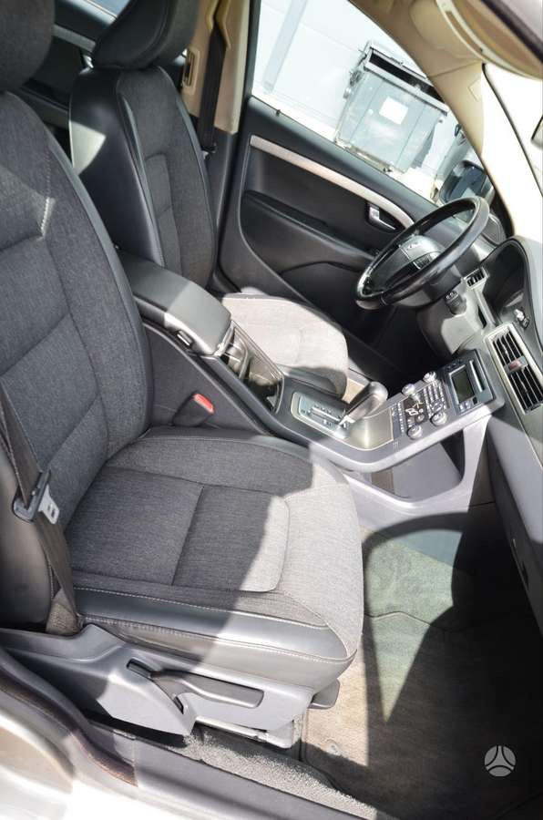 Volvo XC70 2009 — photo 28