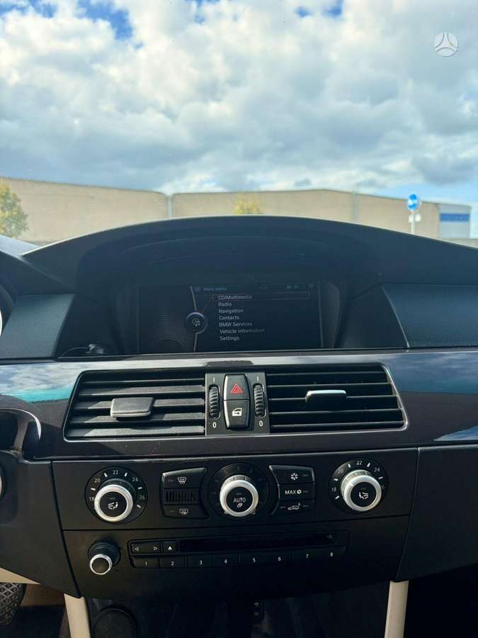 BMW 525 2009 — photo 12