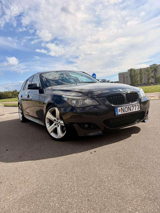 BMW 525 2009 — rear view