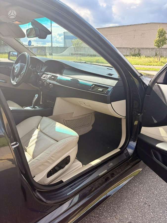BMW 525 2009 — photo 7