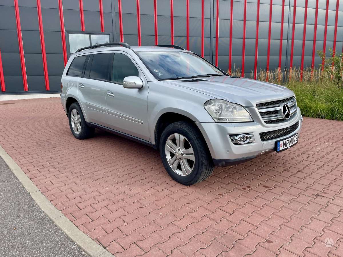 Mercedes-Benz GL320 2006 — rear view