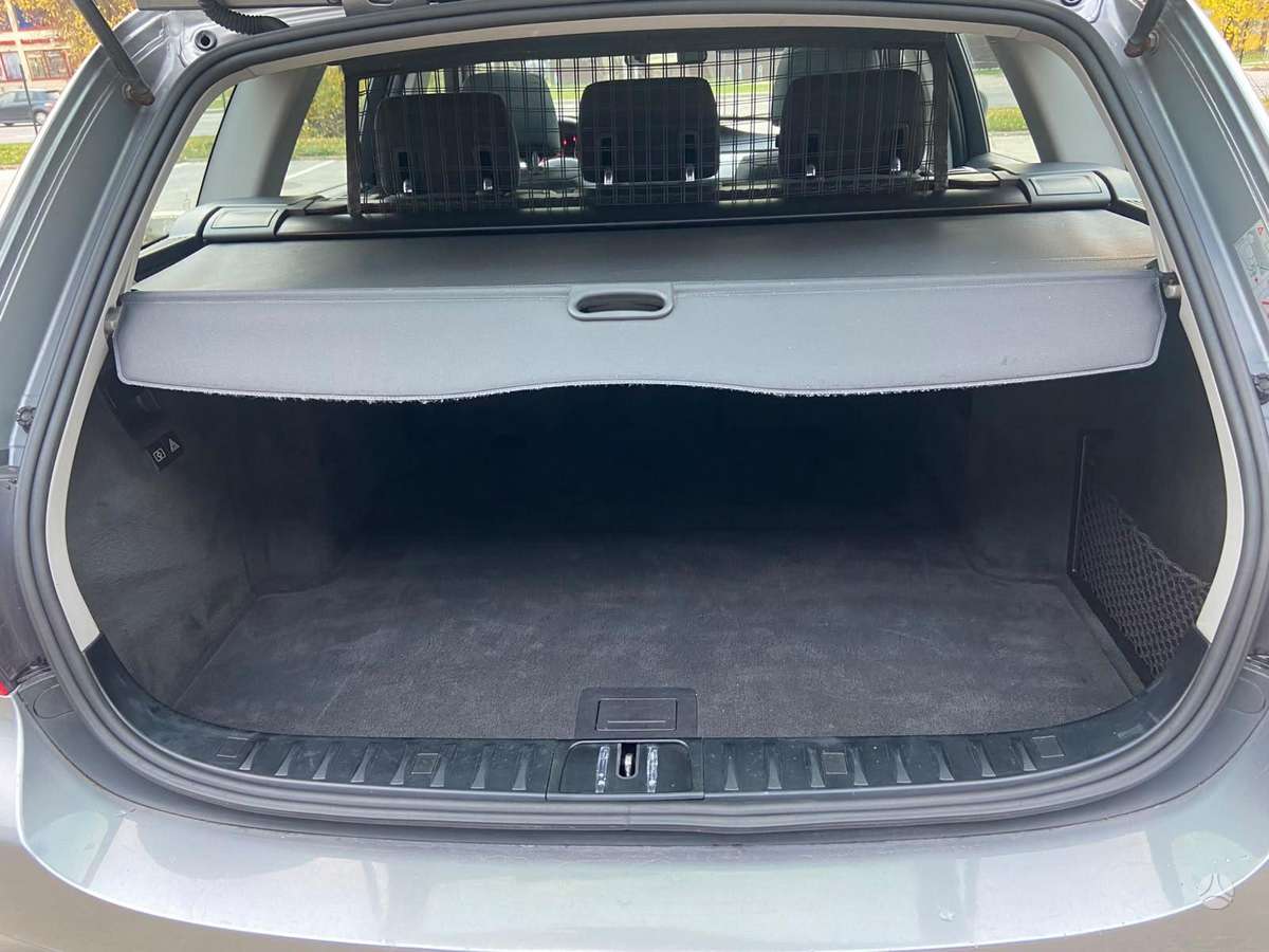 BMW 320 2010 — photo 12