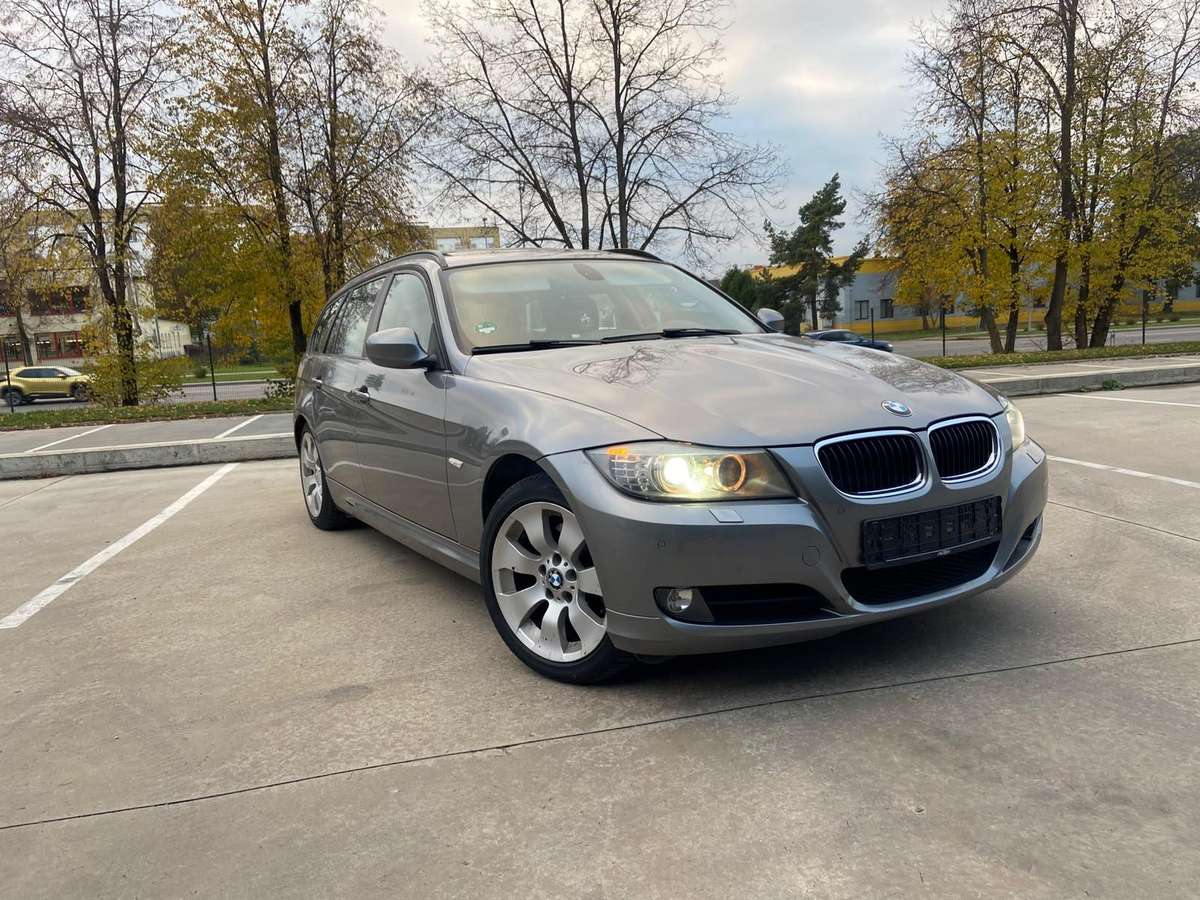 BMW 320 2010 — photo 6
