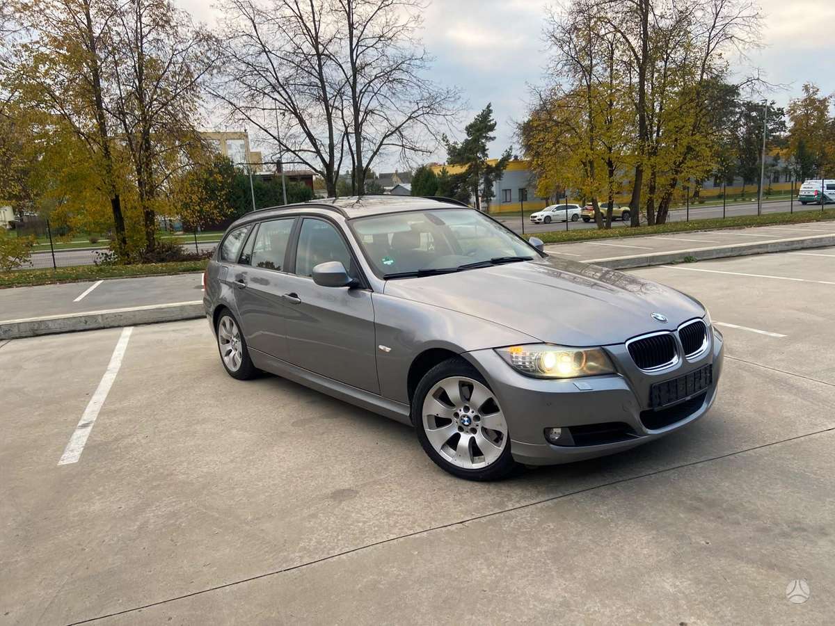 BMW 320 2010 — photo 7