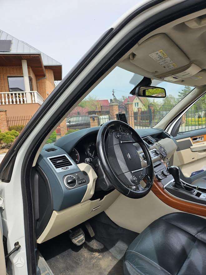 Land Rover 2011 — двигун 2993 cm³, 245 HP (180kW)