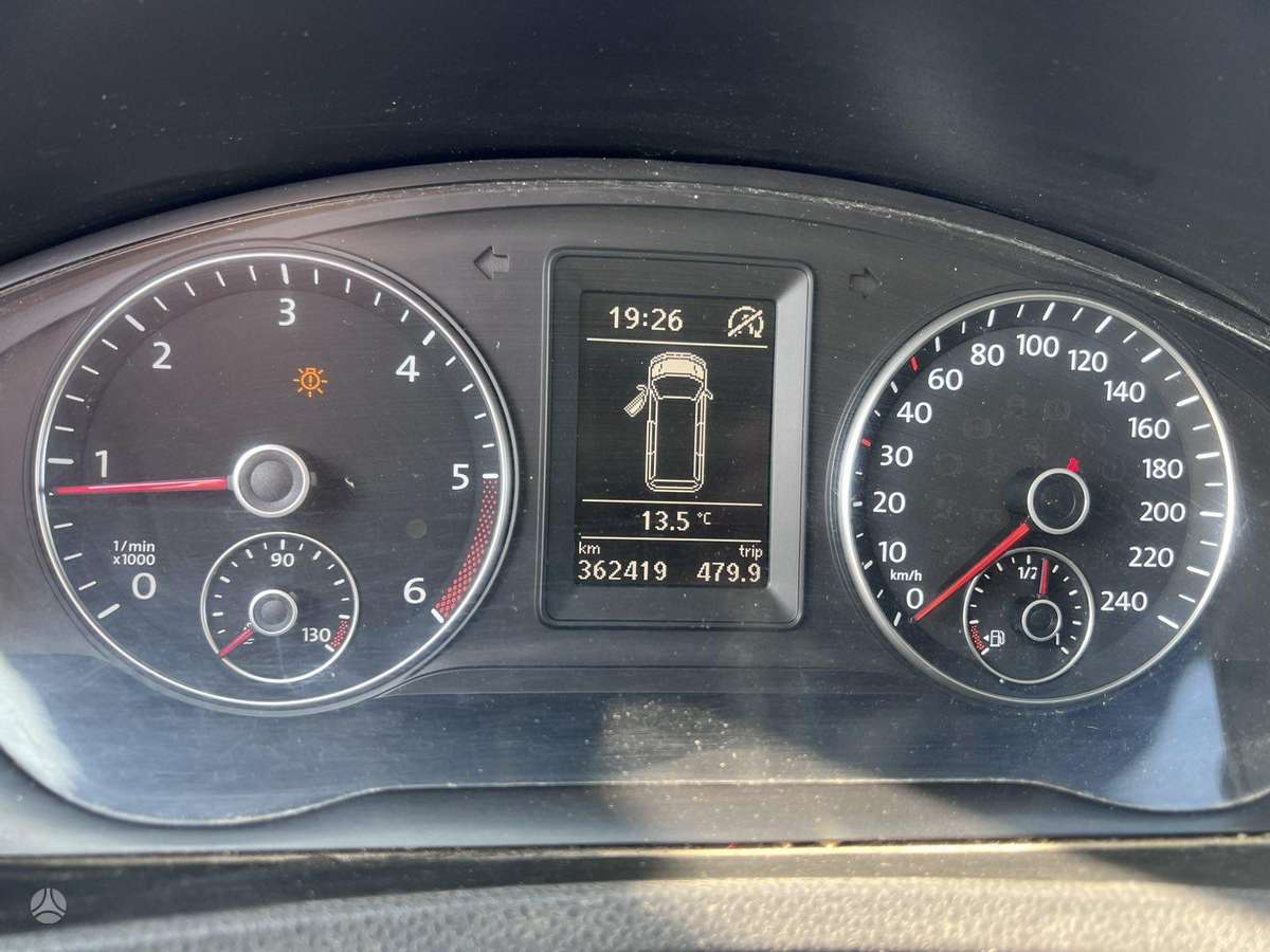 Volkswagen Transporter 2012 — photo 13