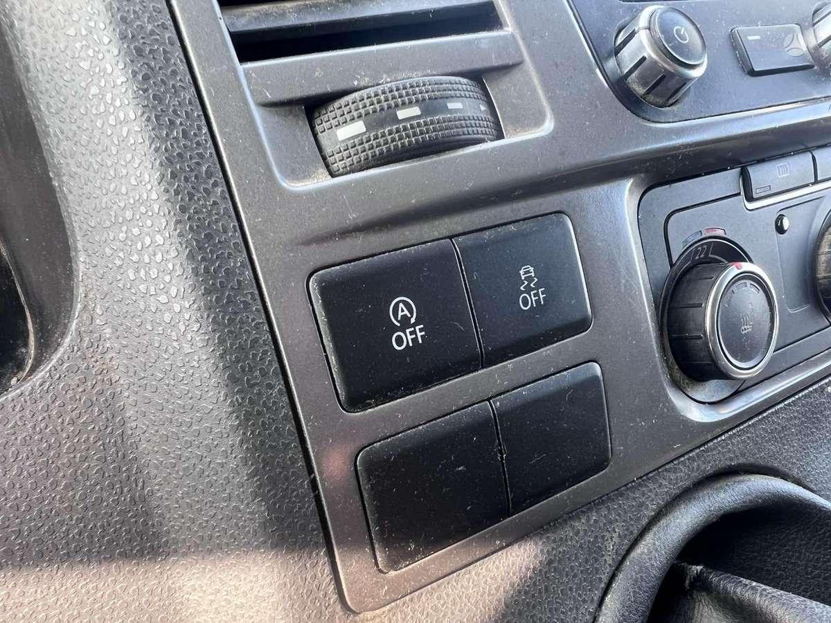 Volkswagen Transporter 2012 — photo 14