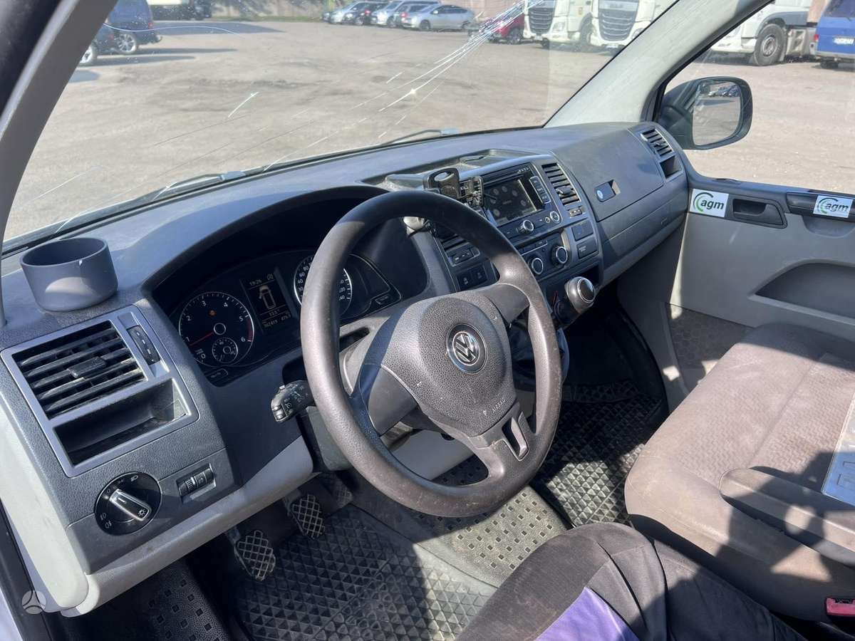Volkswagen Transporter 2012 — photo 15