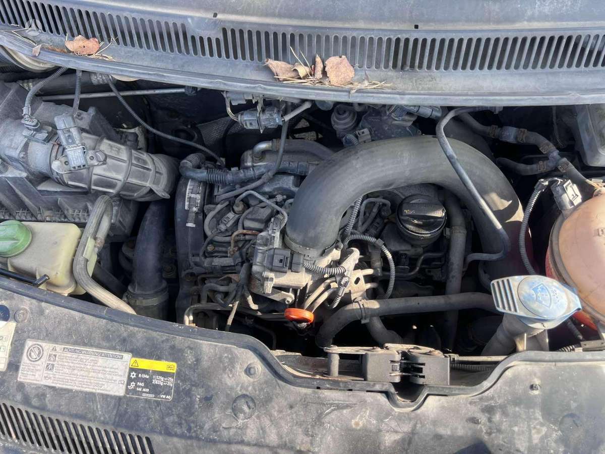 Volkswagen Transporter 2012 — photo 16