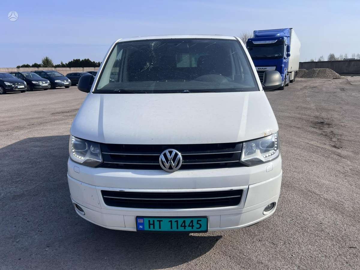 Volkswagen Transporter 2012 — rear view
