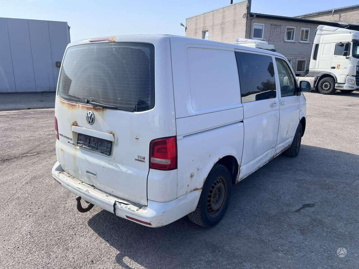 Volkswagen Transporter 2012 — photo 9