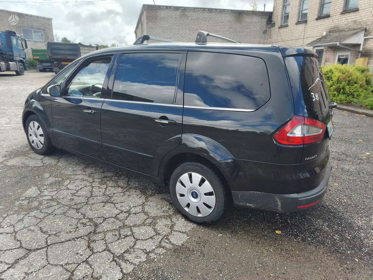 Ford Galaxy 2010 — photo 15