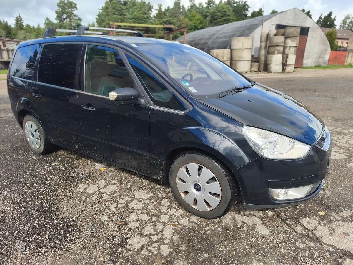 Ford Galaxy 2010 — photo 16
