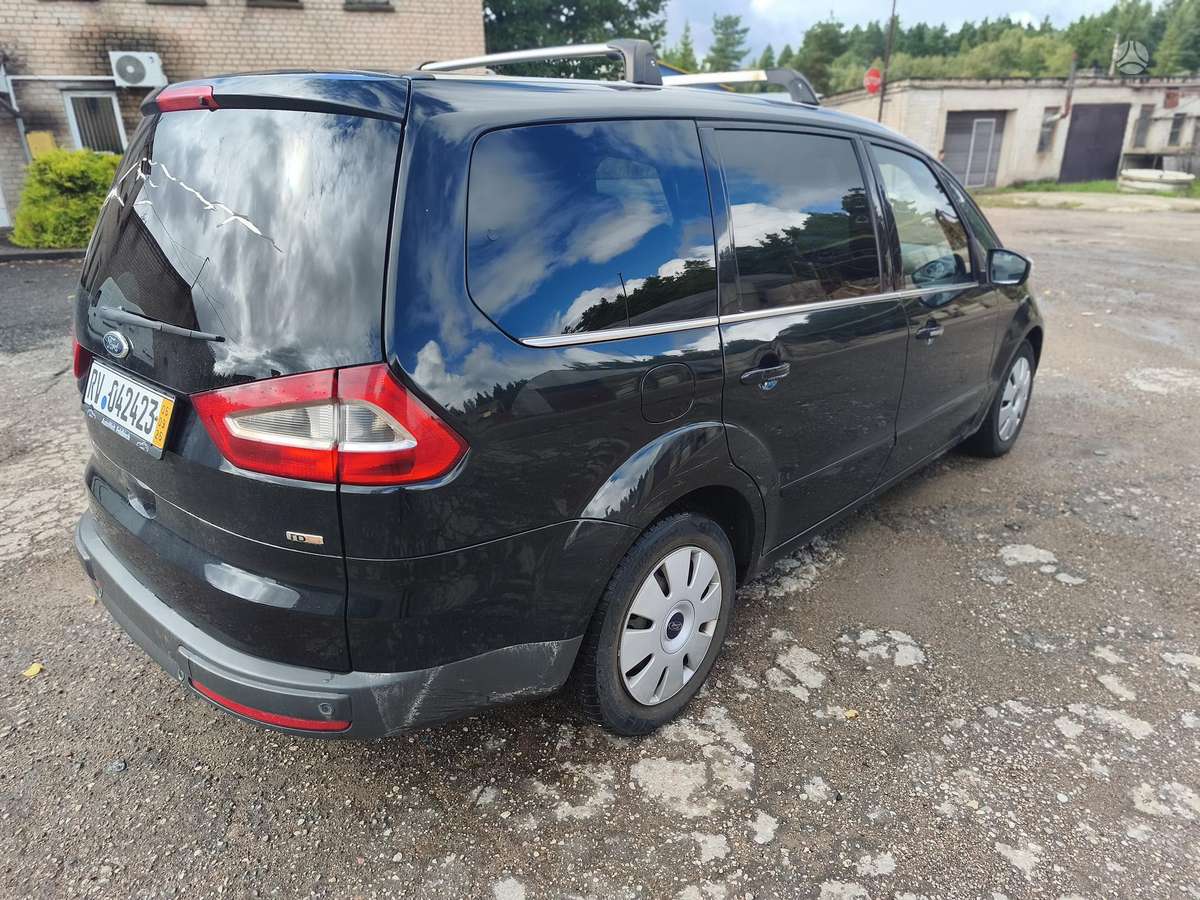 Ford Galaxy 2010 — photo 9