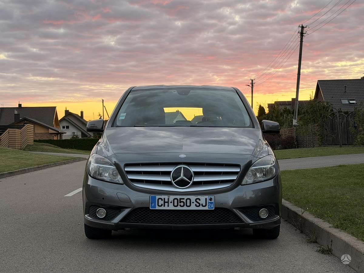 Mercedes-Benz B180, 2012