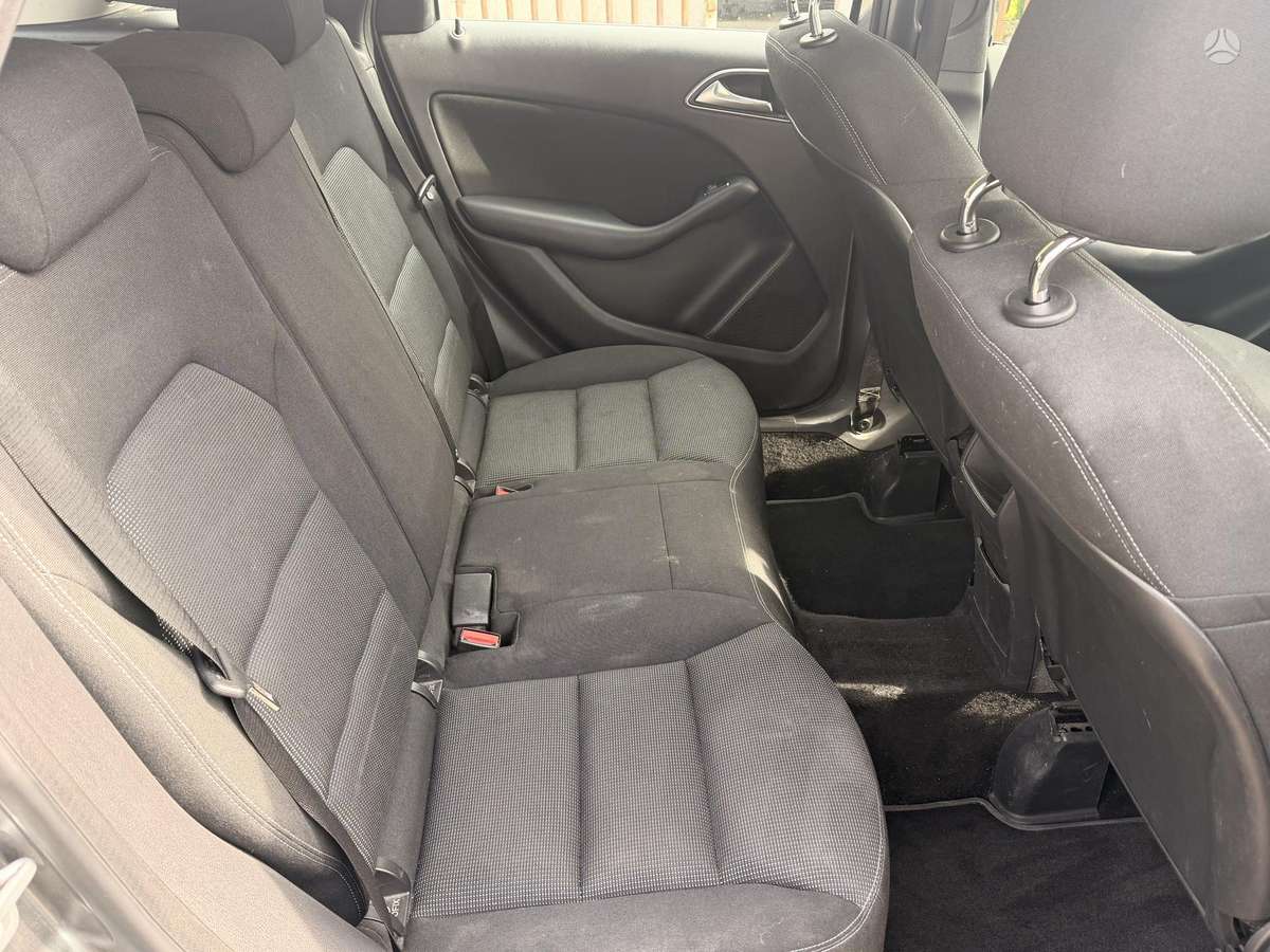 Mercedes-Benz B180 2012 — photo 14