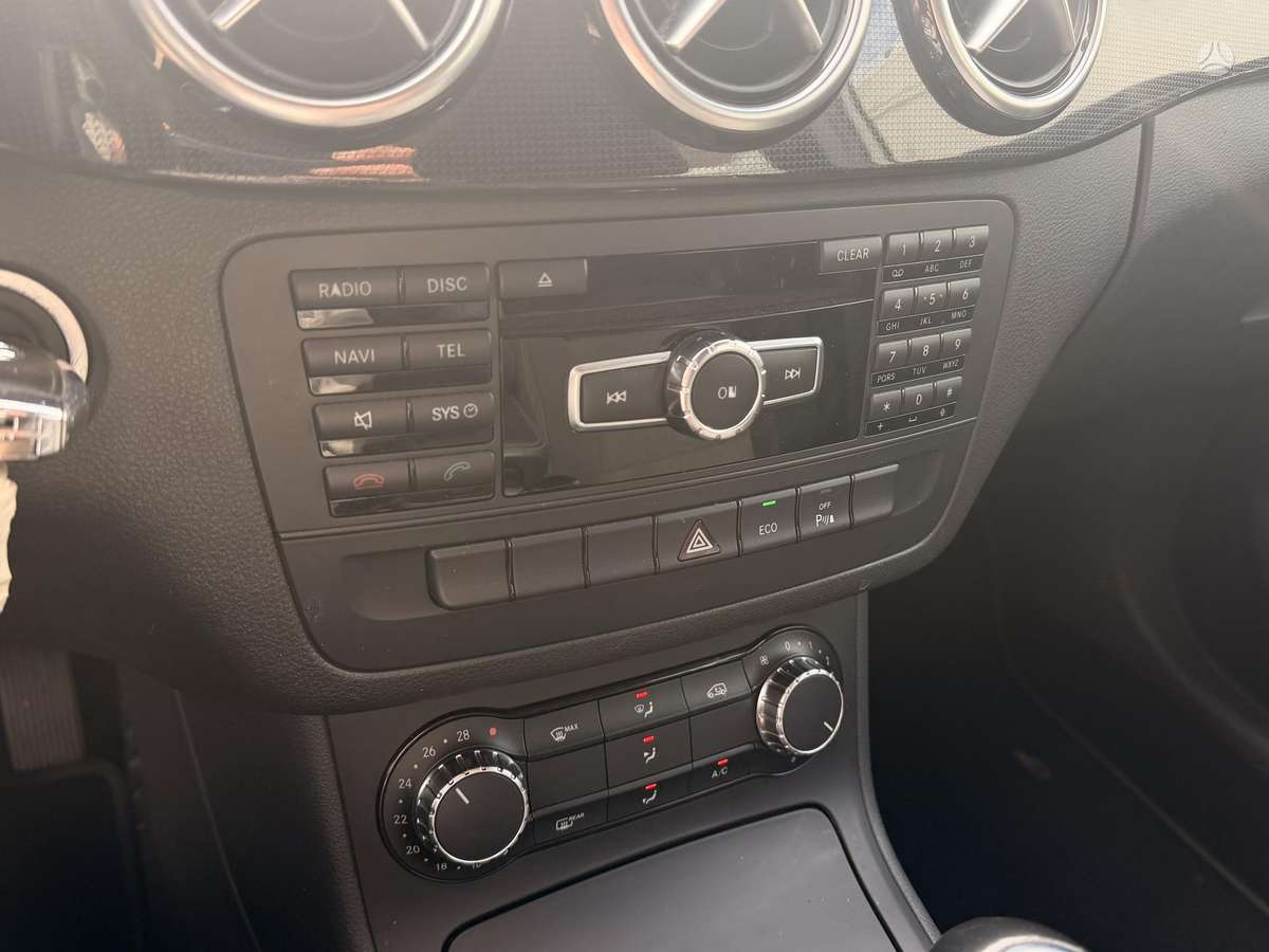 Mercedes-Benz B180 2012 — photo 16