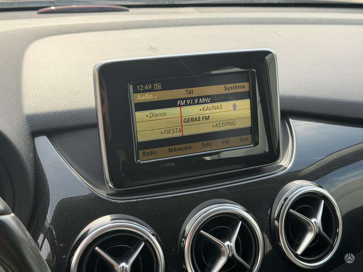 Mercedes-Benz B180 2012 — photo 17