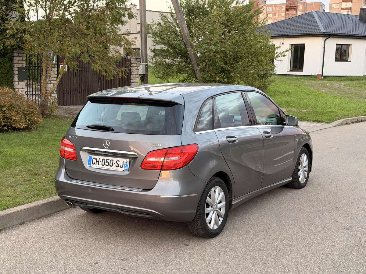 Mercedes-Benz B180 2012 — photo 6