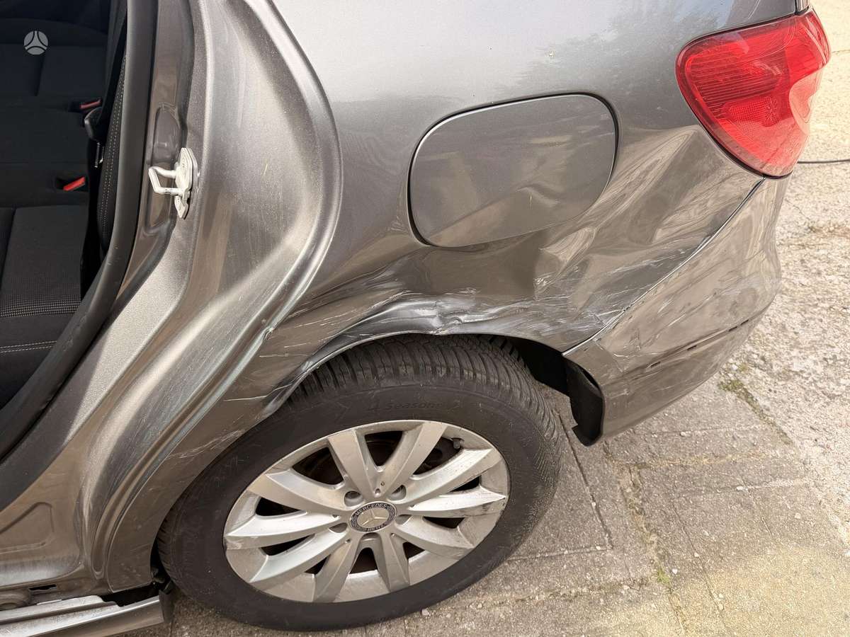 Mercedes-Benz B180 2012 — photo 9