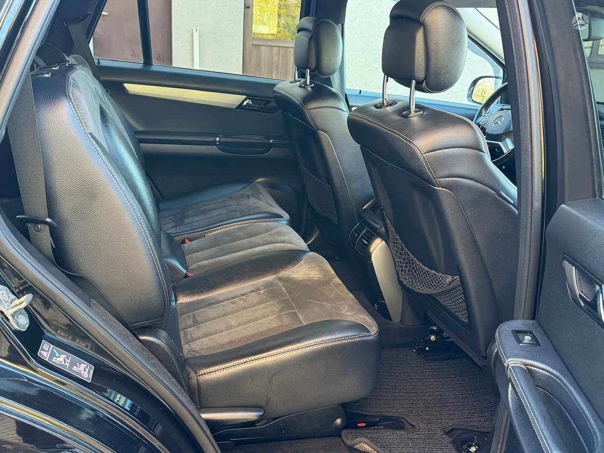 Mercedes-Benz R320 2009 — photo 21