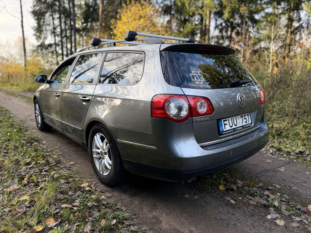 Volkswagen Passat 2008 — rear view