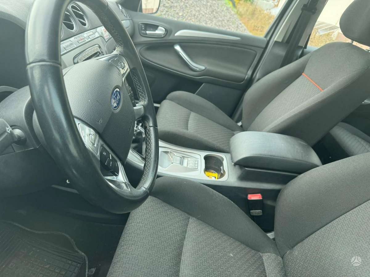 Ford S-MAX 2009 — interior