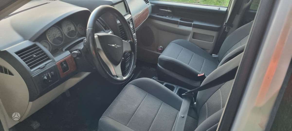 Chrysler Grand 2009 — photo 5