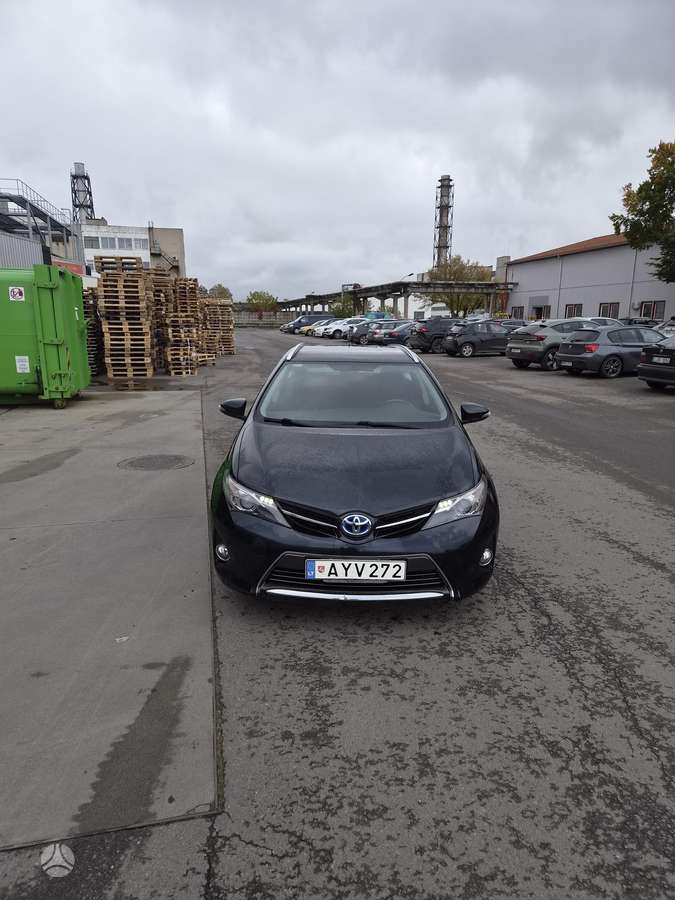 Toyota Auris 2014 — вигляд ззаду